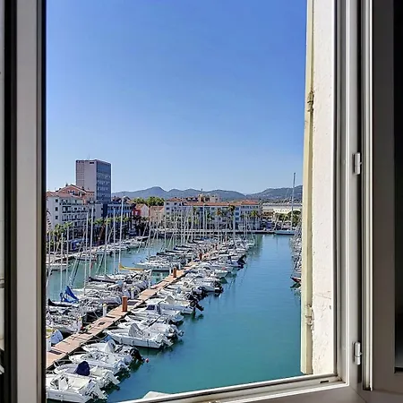 Renovated With Wi-fi And Harbor View Appartement